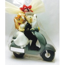 Figura tarta boda novios vespa gris Grabada muñecos